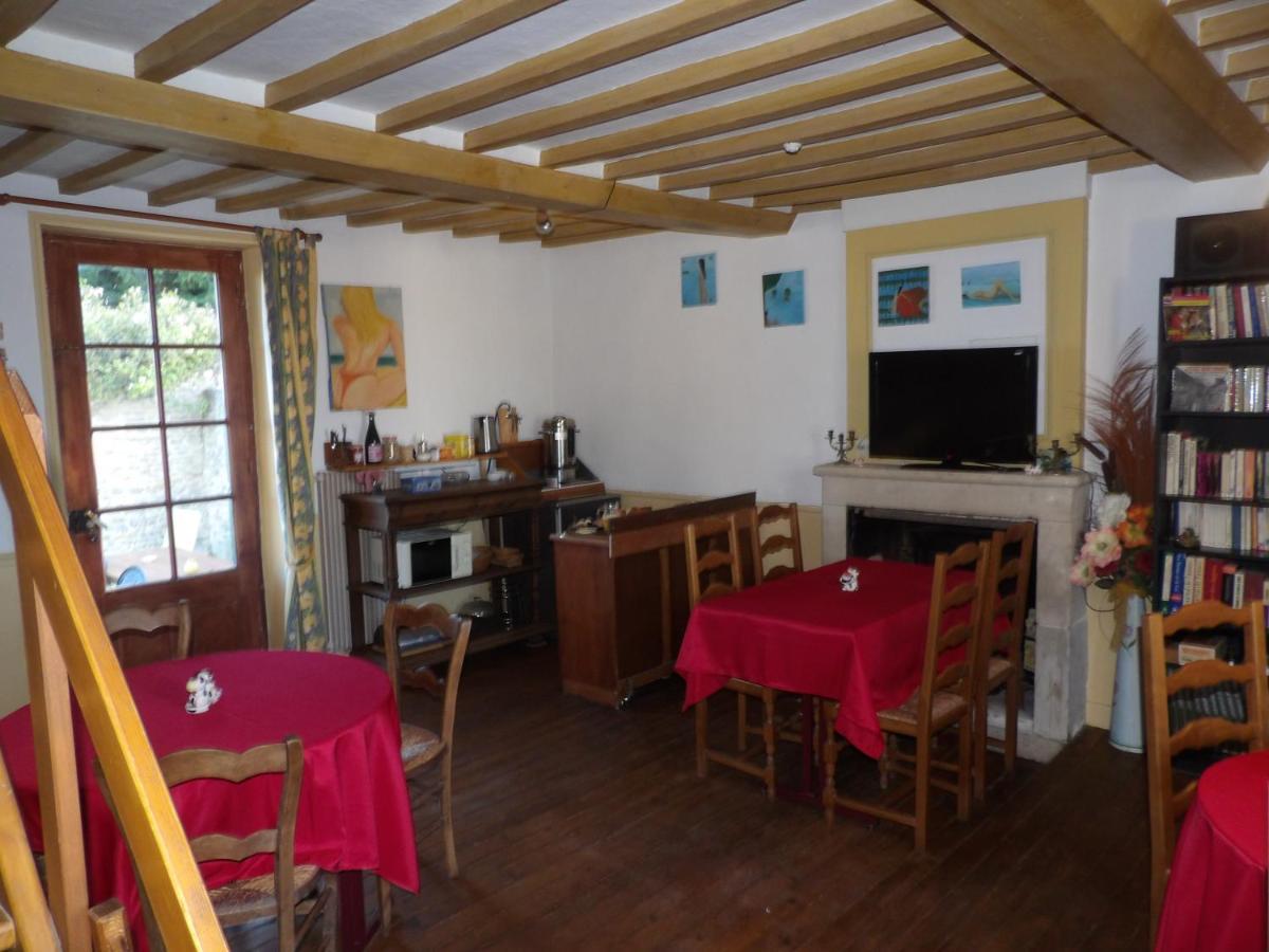 Chambres Et Tables D'Hotes A L'Auberge Touristique Meuvaines 외부 사진