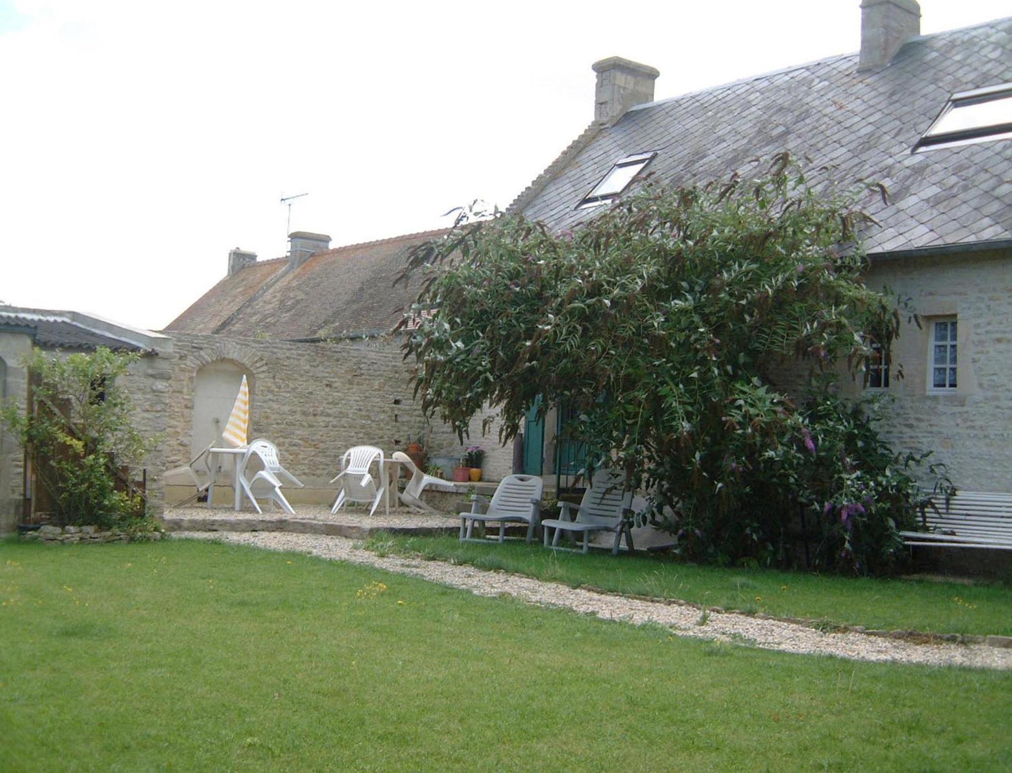 Chambres Et Tables D'Hotes A L'Auberge Touristique Meuvaines 외부 사진