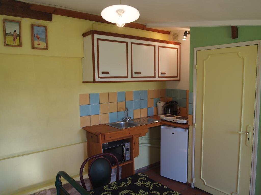 Chambres Et Tables D'Hotes A L'Auberge Touristique Meuvaines 외부 사진
