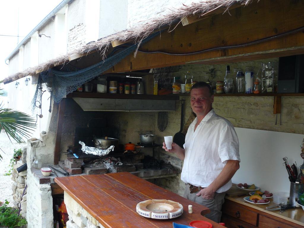 Chambres Et Tables D'Hotes A L'Auberge Touristique Meuvaines 외부 사진