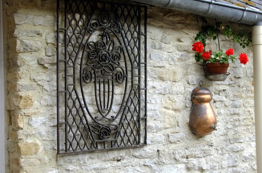 Chambres Et Tables D'Hotes A L'Auberge Touristique Meuvaines 외부 사진