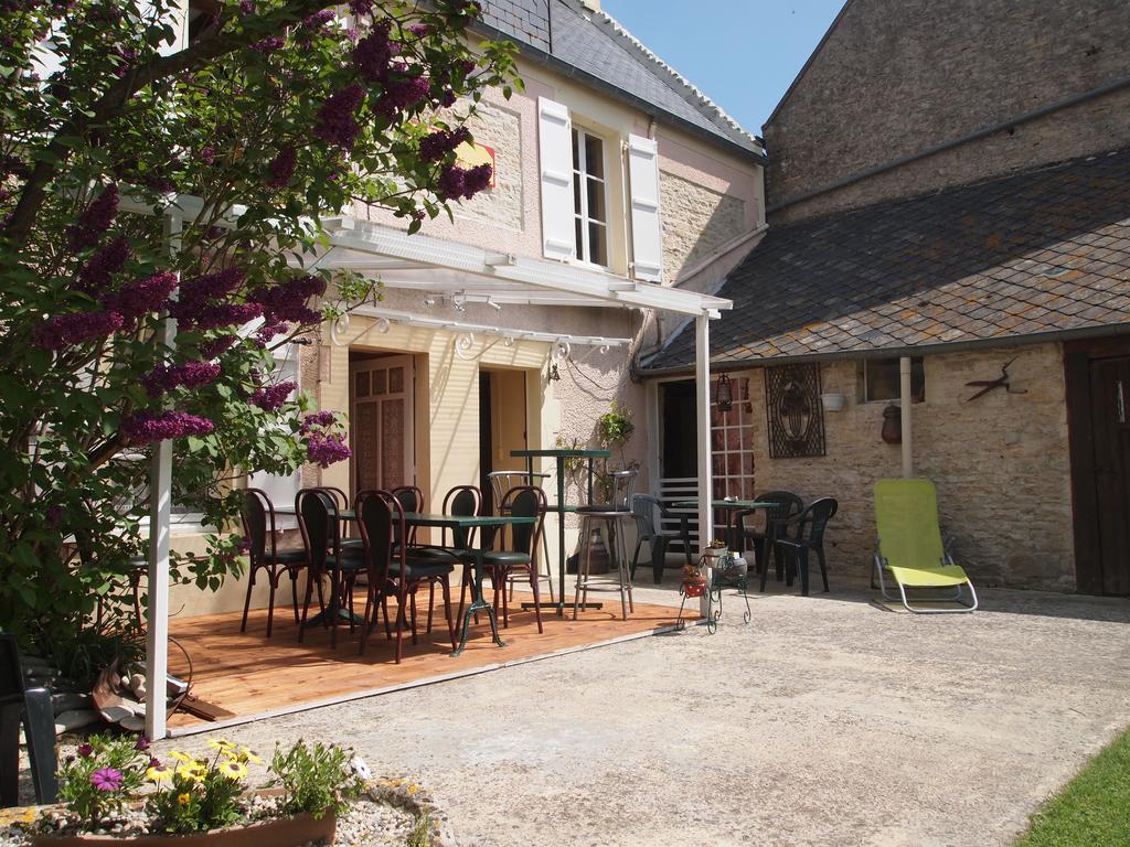 Chambres Et Tables D'Hotes A L'Auberge Touristique Meuvaines 외부 사진