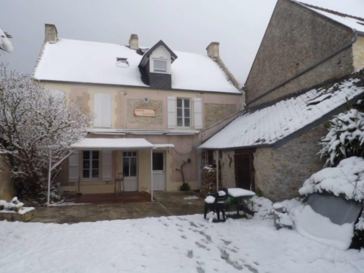 Chambres Et Tables D'Hotes A L'Auberge Touristique Meuvaines 외부 사진
